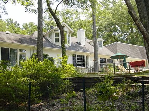 3rd image of 218 Shaftesbury Ln