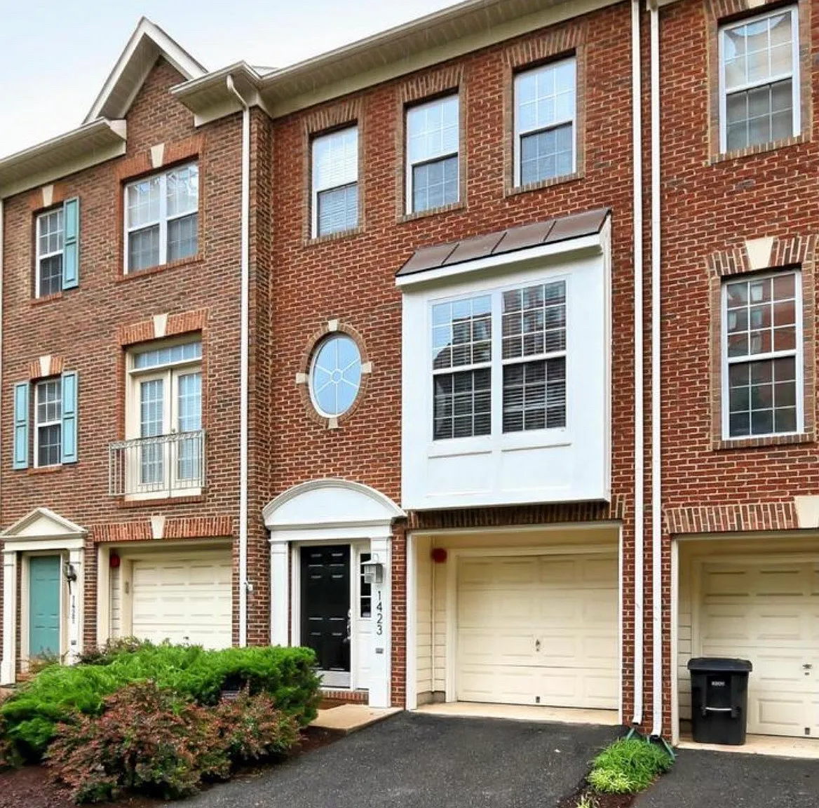 3 bed, 1984 sqft, $5,800 — Photo 1
