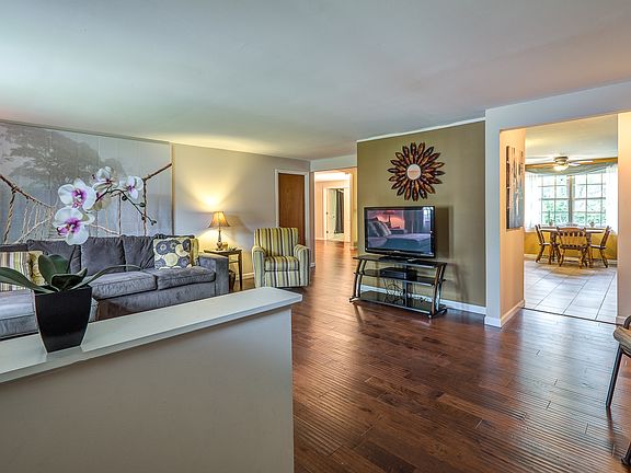 4th image of 125 Lodewood Dr