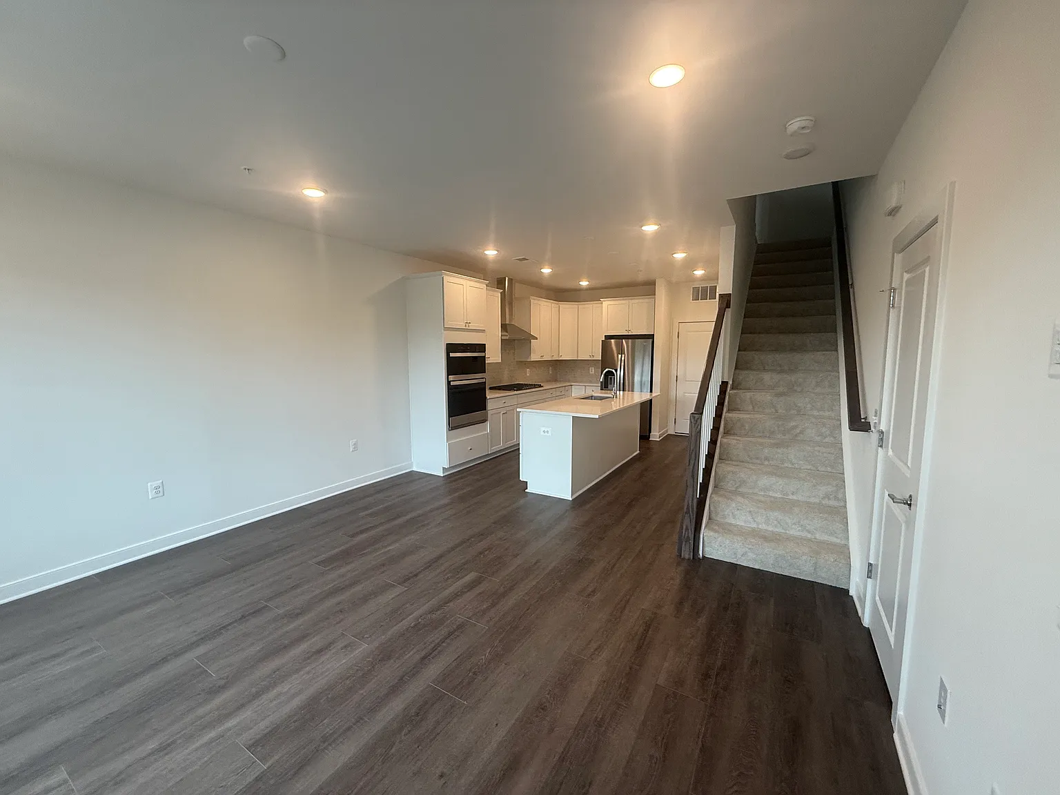 3 bed, 2.5 bath, 1520 sqft, $3,500 — Photo 3