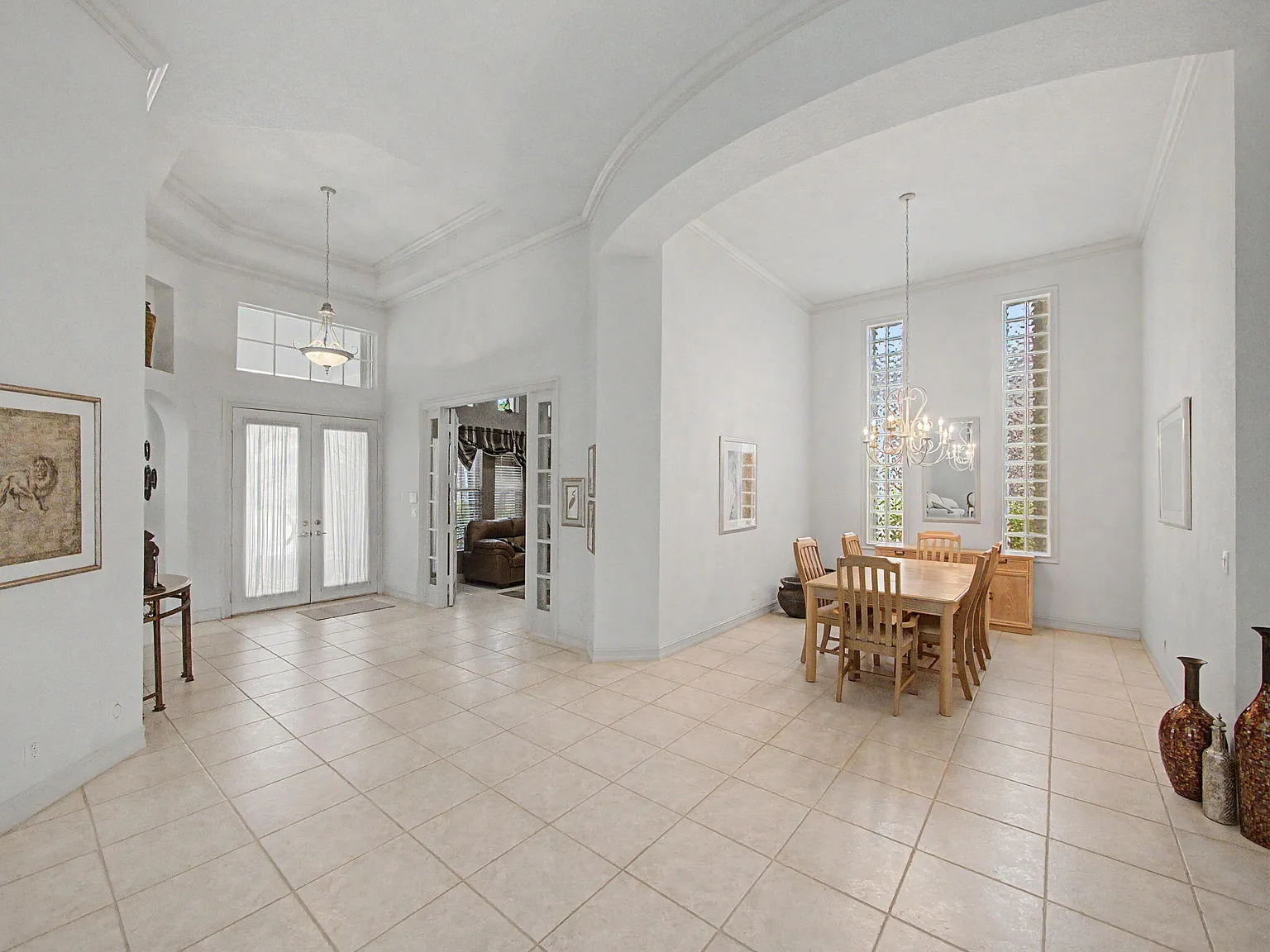3 bed, 3.0 bath, 2890 sqft, $20,000 — Photo 2