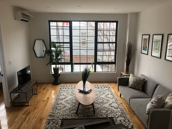 574 Manhattan Avenue image 1 of 5