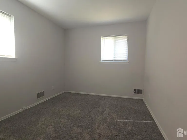 89 Van Buren Ave #2 — Photo 7