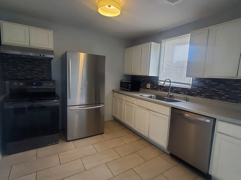 1034 S Spring St — Photo 1