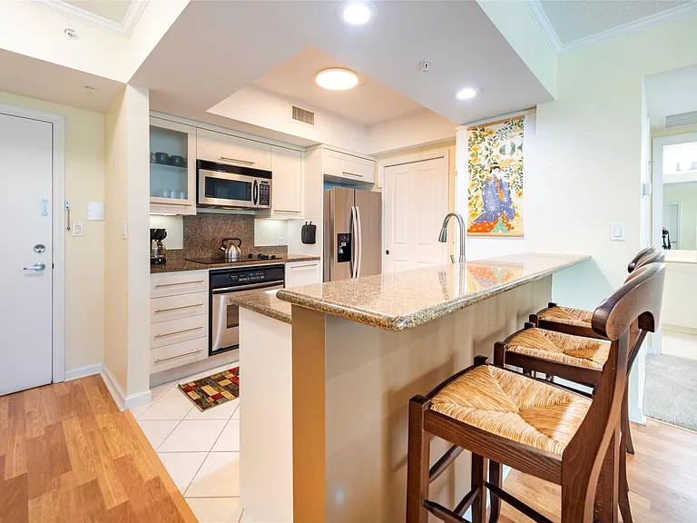 401 SW 4th Ave #401 — Photo 14