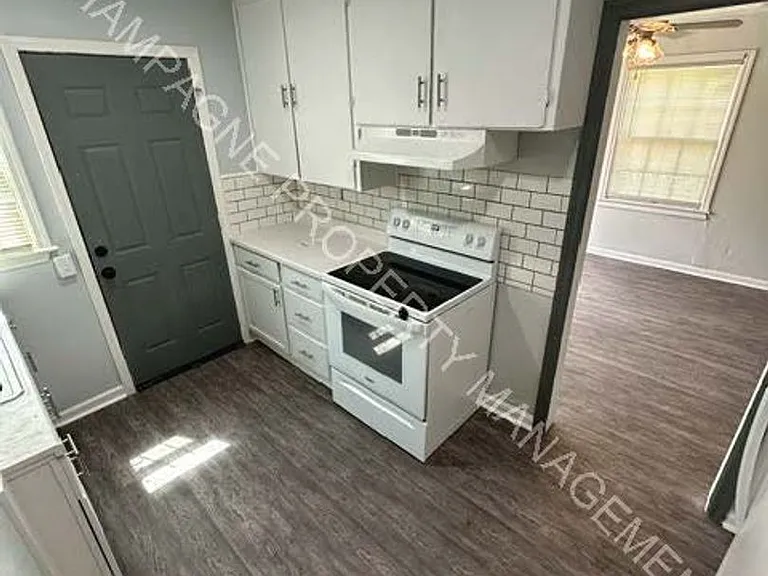 5400 Swope Pkwy — Photo 8