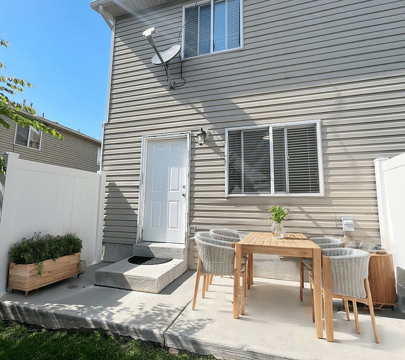 1st image of 1505 N Angel St #17684651