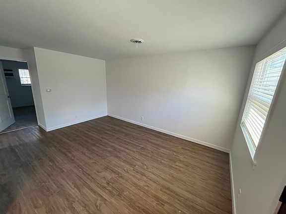 4th image of 523 E 16th St