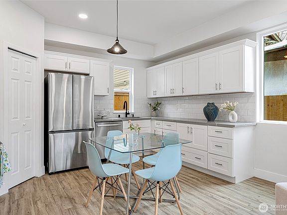 5th image of 3210 35th Avenue S