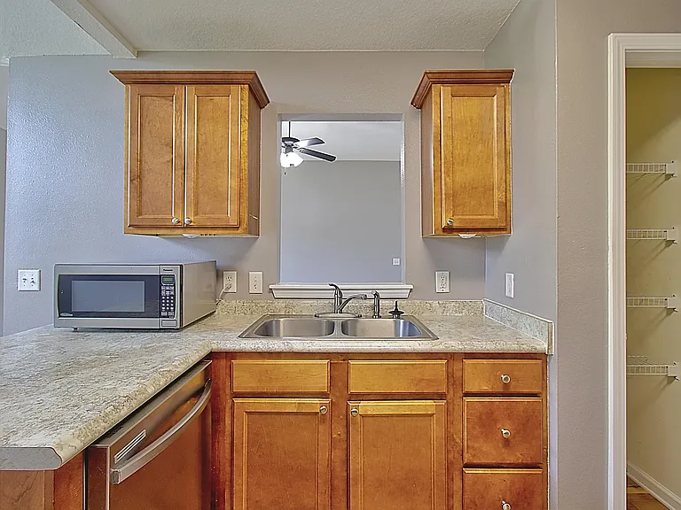 403 Banks St — Photo 9