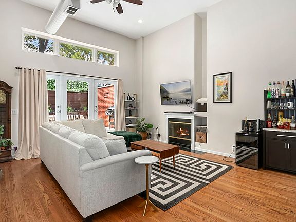 3rd image of 1217 N Greenview Ave #G