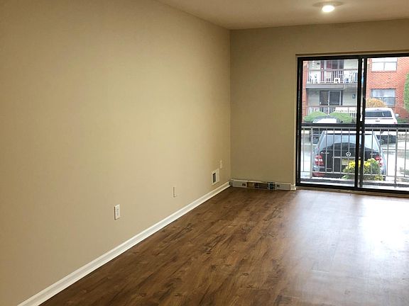 Large 13' x 24' Living room with outside sitting area.