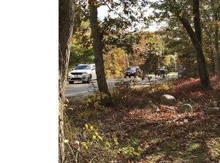 8 Indian Hill Rd, West Tisbury, MA 02575