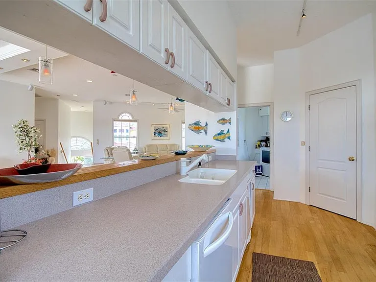 131 Sands Point Dr — Photo 10