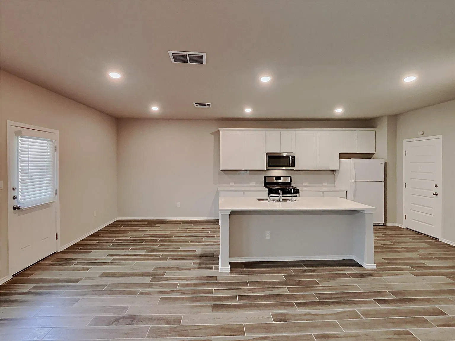 4 bed, 2.5 bath, 2097 sqft, $1,980 — Photo 4