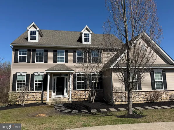 208 Liberty Cir, East Fallowfield, PA 19320