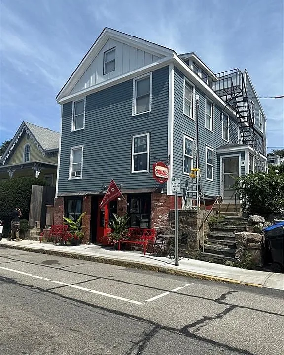 382 Spring St #3