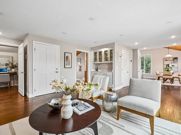 32 Farragut Ave #3, Somerville, MA 02144