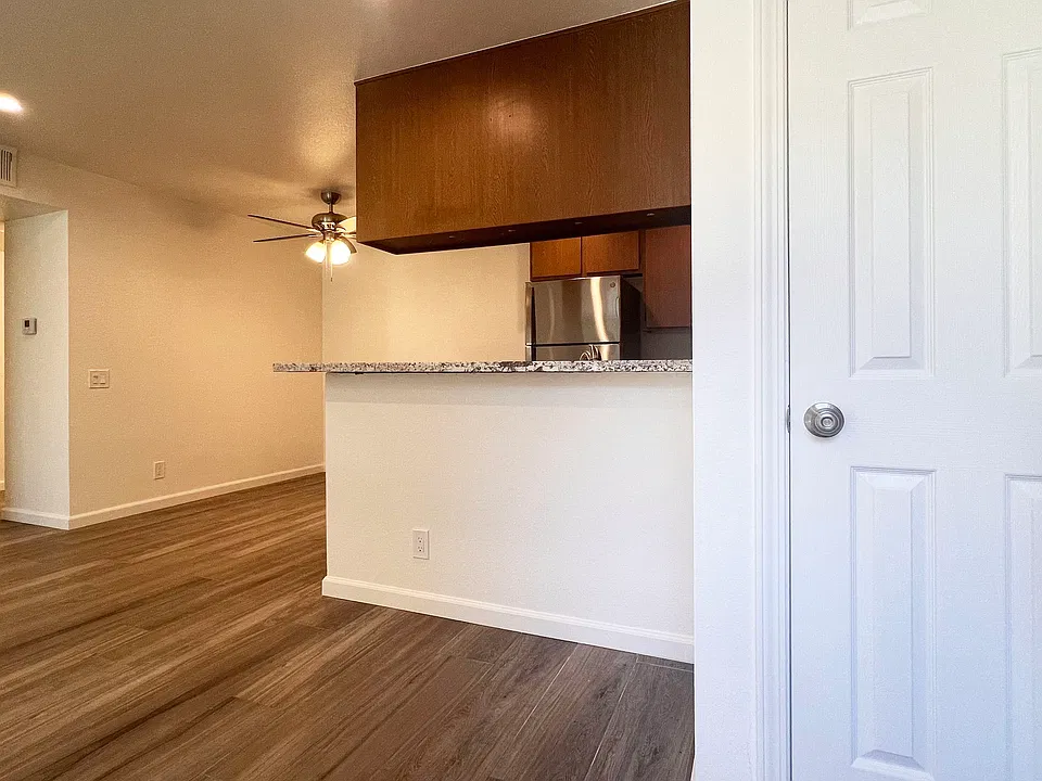 134 S Western Ave #19