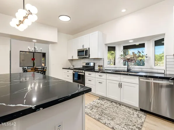 8071 N Modena Dr, Tucson, AZ 85741