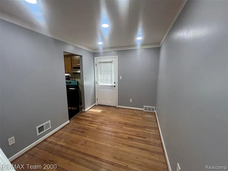 6880 Country Ln — Photo 3