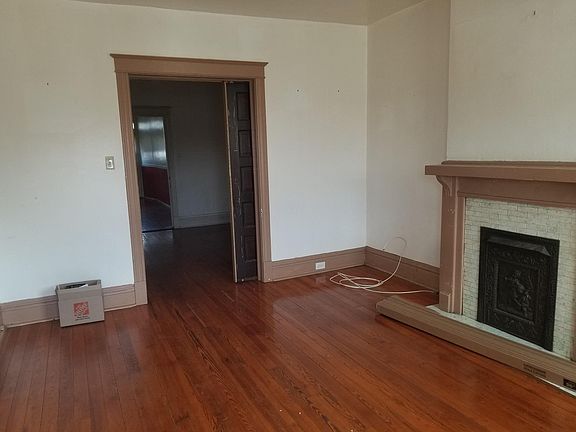 2nd image of 4657 Loughborough Ave
