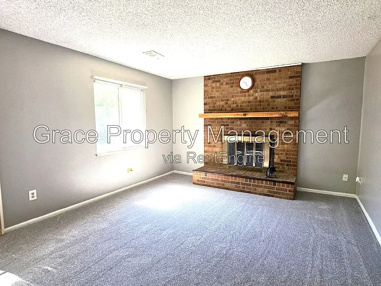 10870 Stuart Cir — Photo 11