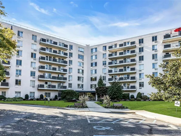 135 Post Avenue #2T, Westbury, NY 11590
