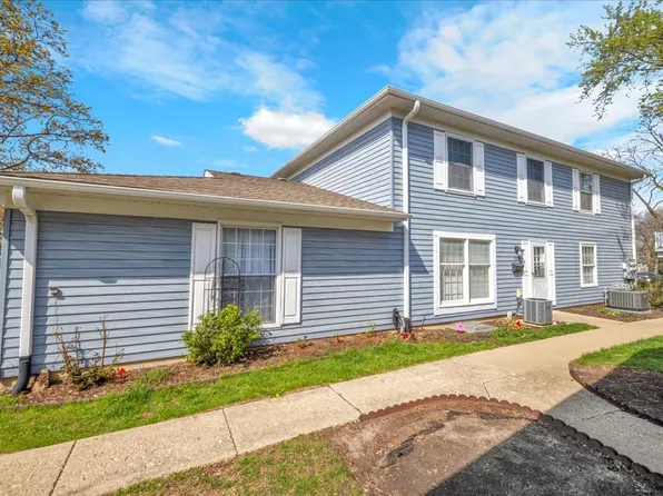 1330 Woodcutter Ln, Wheaton, IL 60189