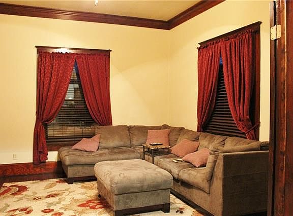 2nd image of 613 E Marvin Ave