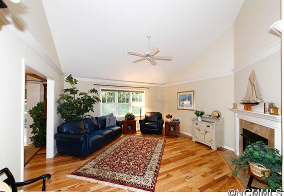 5th image of 172 Charlestown Dr