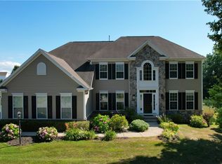 5959 Woodside Cir, Farmington, NY 14425