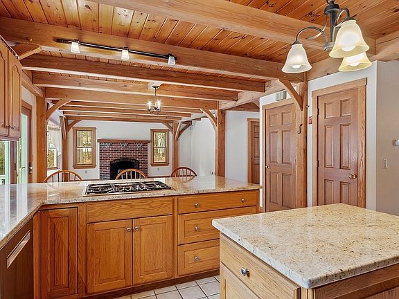 3rd image of 5 Blueberry Hill Ln
