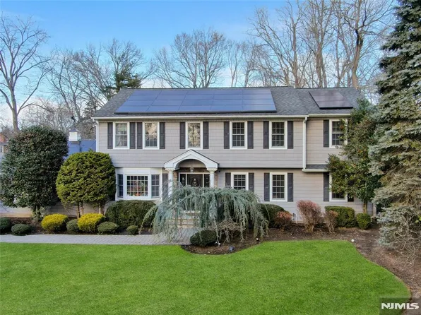 528 Baylor Ave, River Vale, NJ 07675
