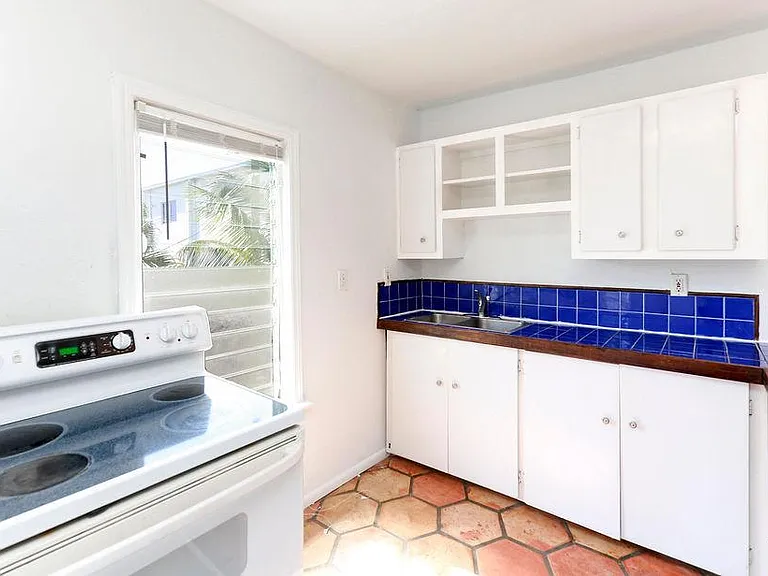 417 Mayflower Rd — Photo 6
