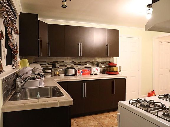 5th image of 47 Woodman St #1