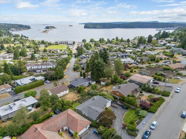 2820 Cosgrove Cres, Nanaimo, BC V9S 3P6