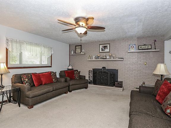 3rd image of 4064 Mohegan Ave