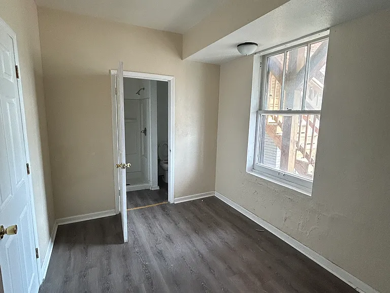 2046 State St — Photo 5