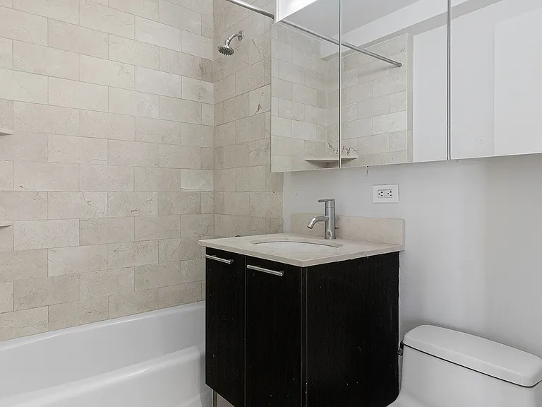 636 E 11th St #5F — Photo 7
