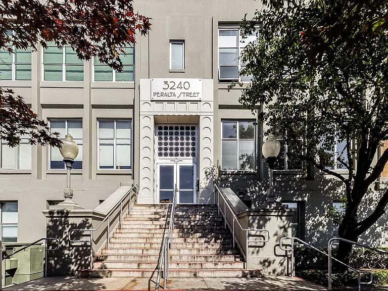 3240 Peralta St #10 — Photo 1