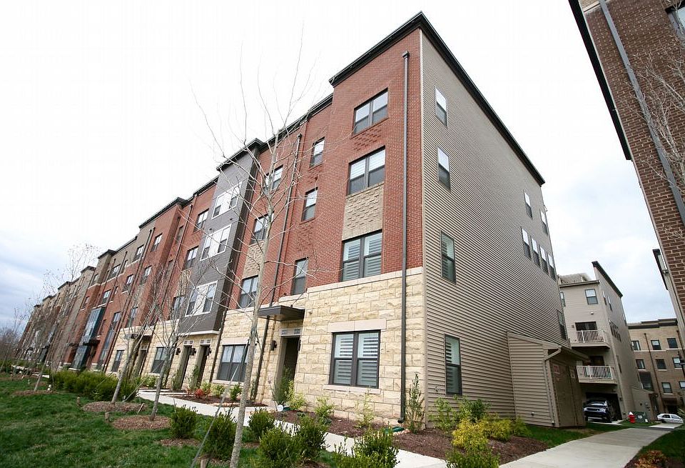 1st image of 44834 Tiverton Sq