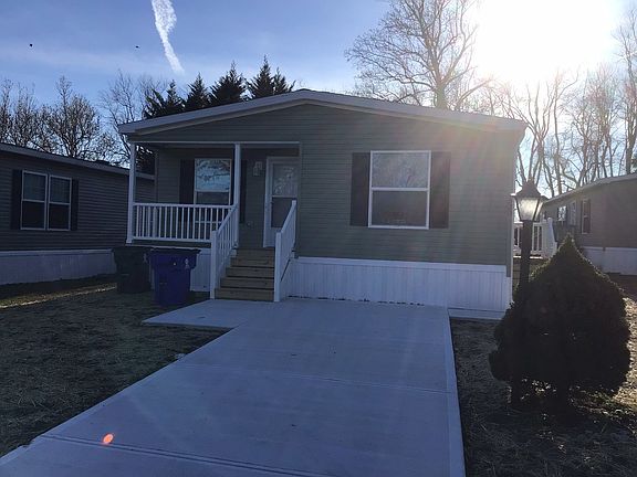 2nd image of 2 Willow Dr #255