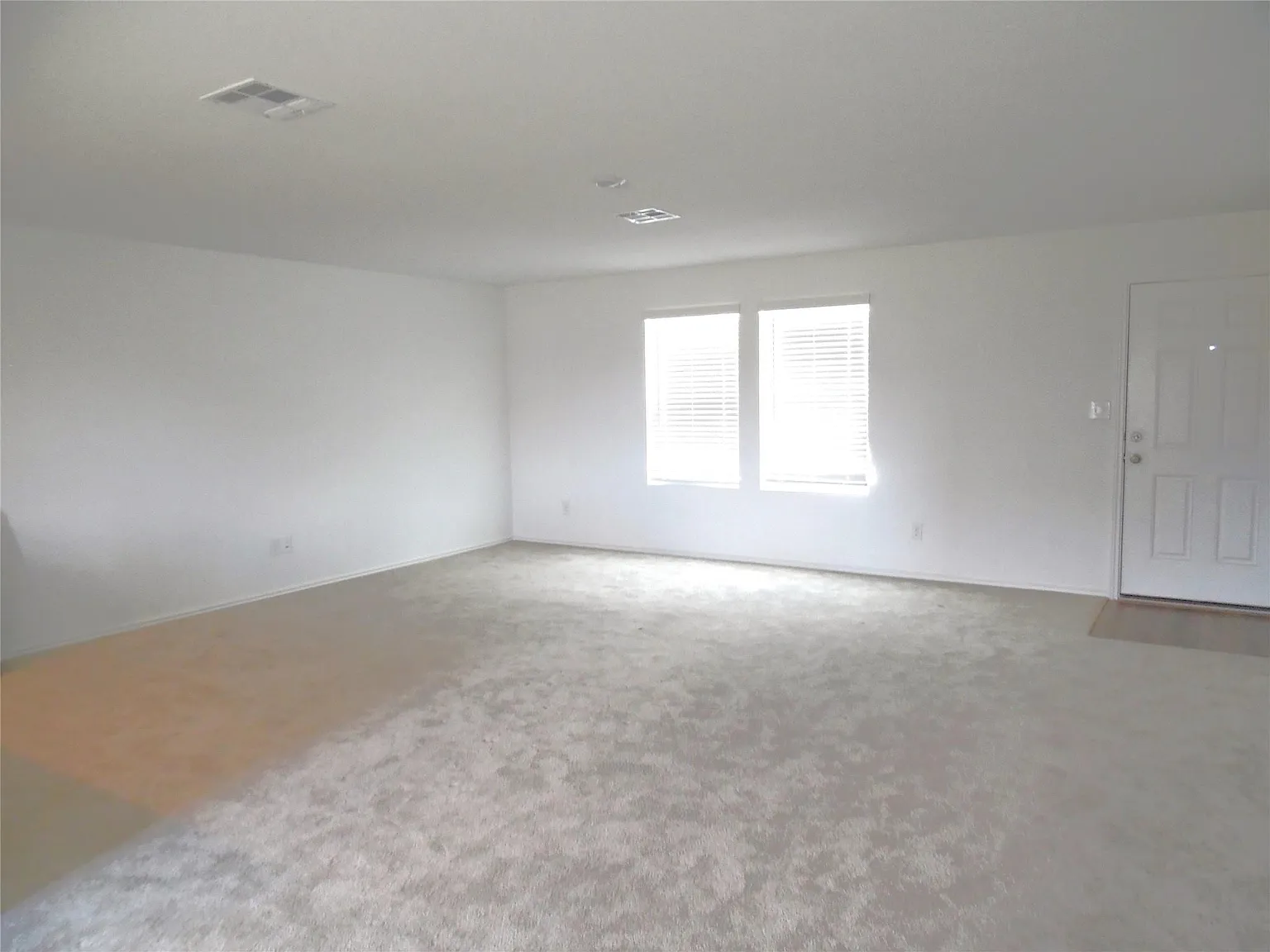 3 bed, 2.5 bath, 1427 sqft, $1,645 — Photo 4