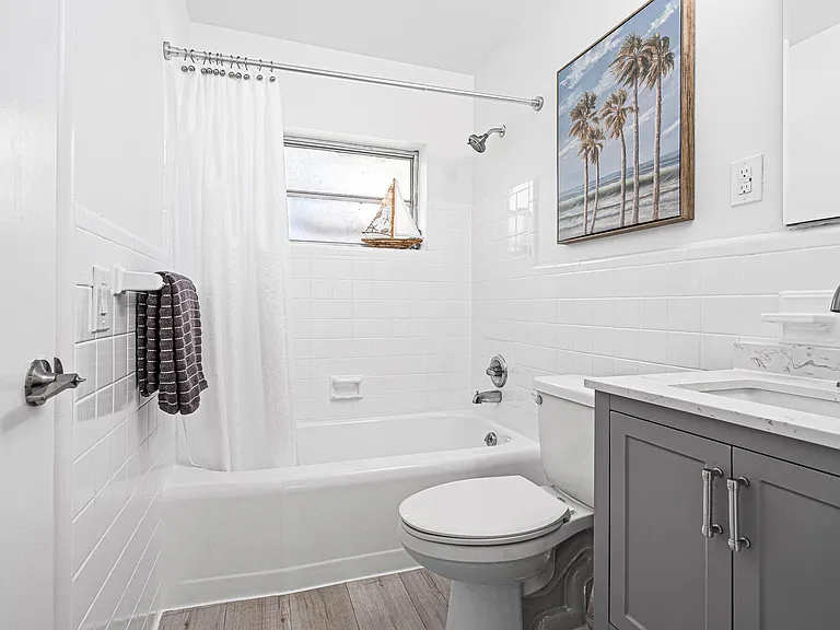 2060 NE 1st St #16 — Photo 15
