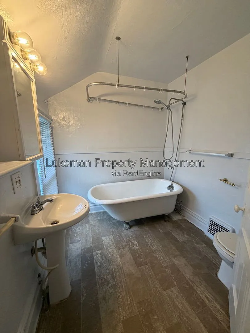2 bed, 1.0 bath, $980 — Photo 4