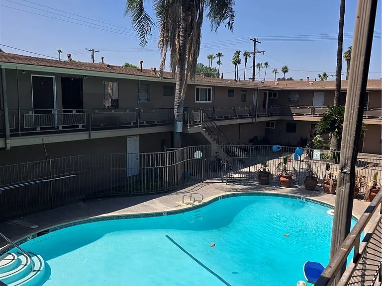 7490 Magnolia Ave #T — Photo 3