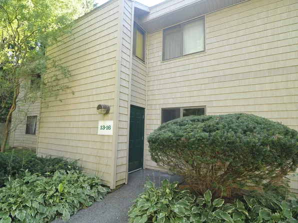15 Hawthorne Cir #15, South Burlington, VT 05403