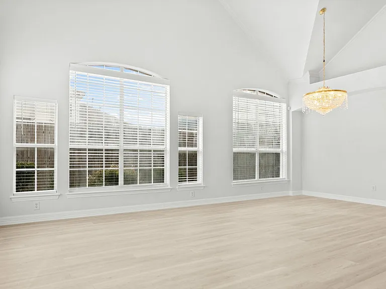 3131 Atrium Dr — Photo 11
