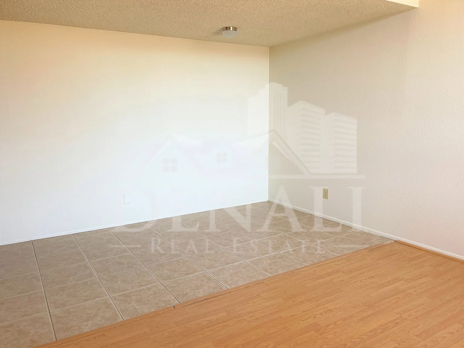 2 bed, 2.0 bath, 950 sqft, $1,095 — Photo 2